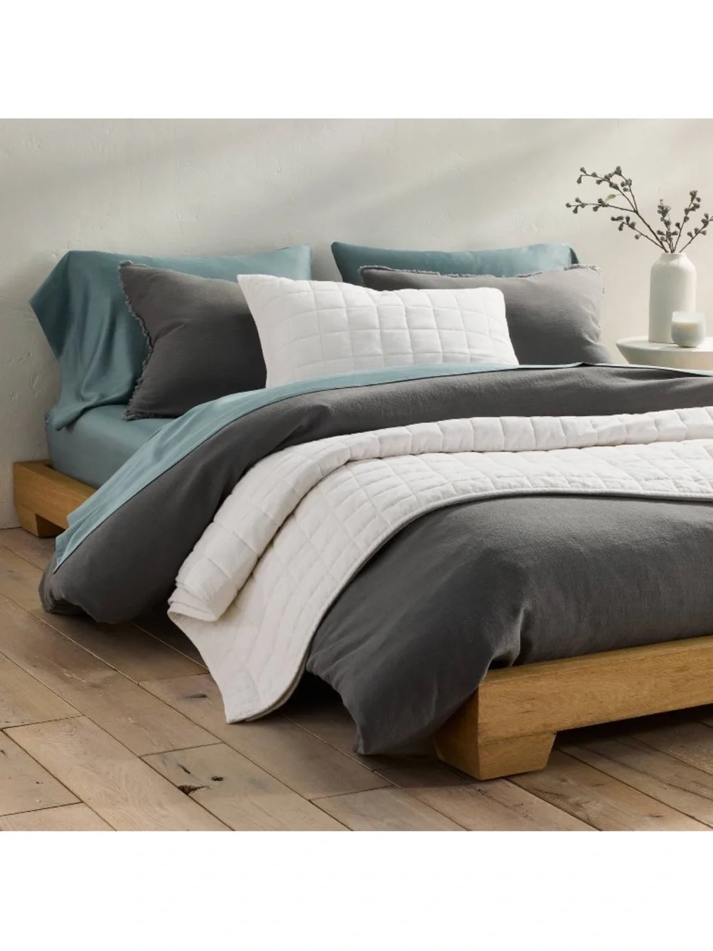 Casaluna King Heavyweight Linen Blend Quilt - White